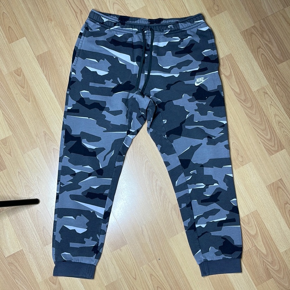 Nike Joggers Camouflage Size Large